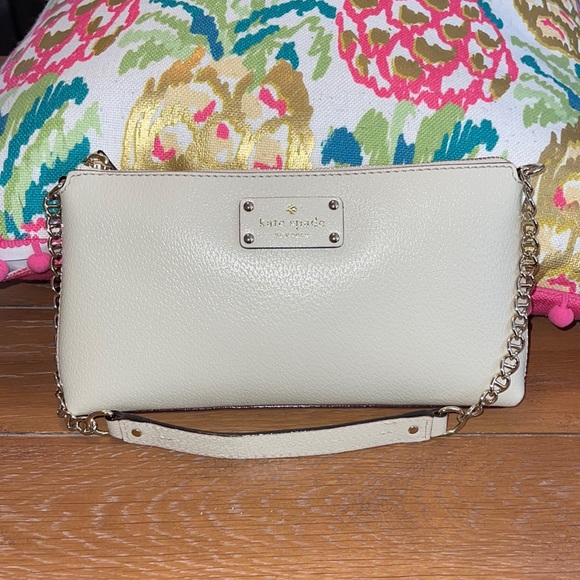 kate spade Handbags - Kate Spade bag. New w/o tag